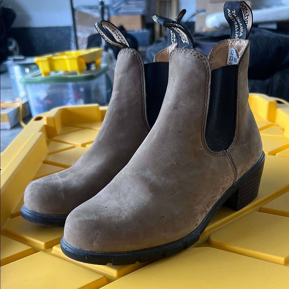 Blundstone Ankle Boots in Brown and Black with Elastic Panels